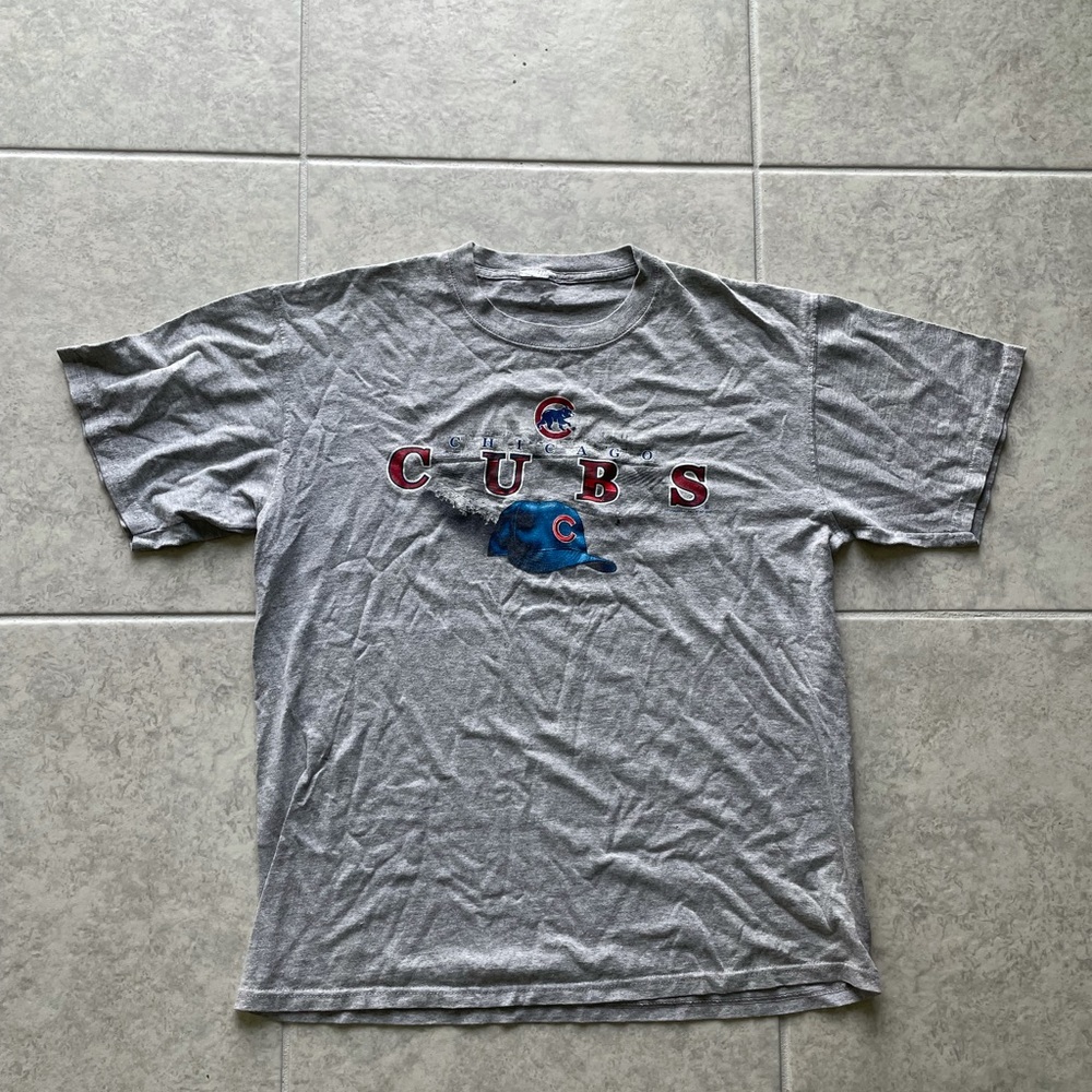 Large men’s chicago Cubs gray tee shirt